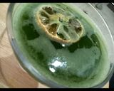 A picture of step 4 of Parsley and kale juice.