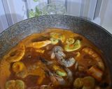 Foto langkah ke 5 dari resep Tom yam Thailand.