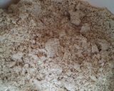 A picture of step 3 of Raspberry oat crumblies.