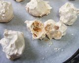 A picture of step 7 of Almond and Cinnamon Meringue Cookies.