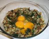 Foto del paso 8 de la receta: Huevos en nido de espinacas