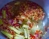 รูปขั้นตอนการทำที่ 7 ของ แกงเห็ดใส่ไข่มดแดง
