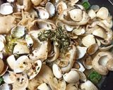 Foto del paso 3 de la receta: Sepia encebollada con almejas