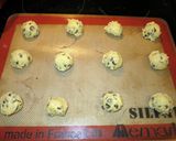 A picture of step 6 of Blue Ribbon Chocolate Chip Cookies.