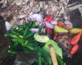Foto langkah ke 2 dari resep Oseng Pindang Cabe Ijo.