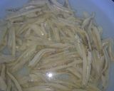 Foto langkah ke 3 dari resep Tumis teri kembang pepaya.
