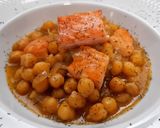 Foto del paso 8 de la receta: Garbanzos estofados al curry con salmón