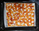 Foto del paso 2 de la receta: Pizza de salmón, mozzarella y brie