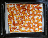 Foto del paso 2 de la receta: Pizza de salmón, mozzarella y brie