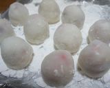 A picture of step 8 of Easy Strawberry Daifuku Made in a Microwave.