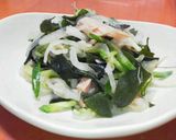 A picture of step 3 of Japanese-style Salad with Daikon Radish and Tuna.