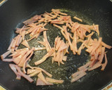 A picture of step 1 of Spinach, Bacon, and Tomato Quiche.