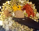 A picture of step 2 of Fresh chana and aloo sabzi.