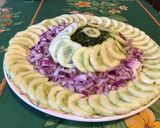 Une image de l'étape 6 de Salade de concombres et courgettes à l'oignon rouge et laitue de mer.