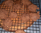 Foto del paso 4 de la receta: Galletitas de cacao sin harina ni azúcar