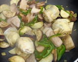 Foto del paso 3 de la receta: Ventresca de merluza con verduras, setas