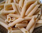 A picture of step 2 of White Sauce Pasta.