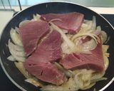 Foto del paso 1 de la receta: Lomos de atún en salsa de pimientos piquillo