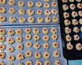 Foto langkah ke 3 dari resep Kue semprit dahlia jadul.
