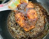 Hình bước làm 3 của món Cá cờ sốt teriyaki cuộn tía tô và tỏi tươi