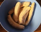 A picture of step 1 of Banana and potatoes chips.