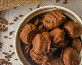 Foto del paso 2 de la receta: Bombones de plátano y crema de frutos secos