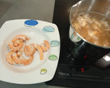 Foto del paso 1 de la receta: Calamares rellenos de arroz y langostinos