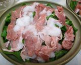 A picture of step 2 of Spinach and Grated Daikon Radish Hot Pot.
