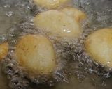 A picture of step 3 of Dahi bhalla.