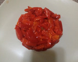 Foto del paso 2 de la receta: Ensalada de pimientos asados con atún