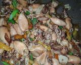 Foto langkah ke 6 dari resep Oseng Cumi Asin Pedas.
