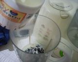 A picture of step 2 of Oreo Cold Coffee.
