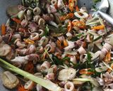 Foto langkah ke 3 dari resep Tumis cumi asin.