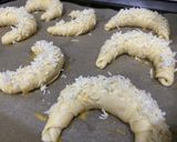 Joghurtos réteges vajas kifli recept fázis 4 fotója