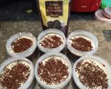 Foto del paso 10 de la receta: Postre frío de chocolate con mermelada de arándanos y galletas rellenas de chocolate