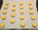 A picture of step 3 of Crispy and Round Peanut Butter Cookies.