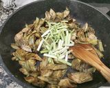 Foto del paso 1 de la receta: Caldereta de corder amb carxofes i alls tendres