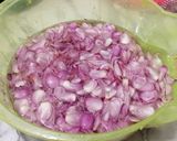 Foto langkah ke 2 dari resep Bawang goreng renyah.