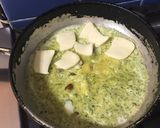 Foto del paso 3 de la receta: Omelette de huevo, pesto rúcula con queso y tomate