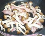 A picture of step 3 of Mushroom and Bacon Tomato Cream Pasta.