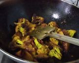 A picture of step 4 of Fish curry with potatoes and cauliflower.