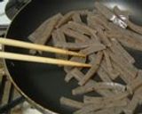 A picture of step 3 of Spicy Konnyaku & Enoki Mushrooms.