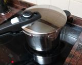 Foto del paso 5 de la receta: Calamares en salsa con papas cocidas