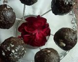 A picture of step 4 of Oreo lolypops.