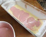 Foto del paso 3 de la receta: Bizcocho bicolor de vainilla y frutos rojos