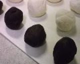 A picture of step 2 of Umagae Mochi.