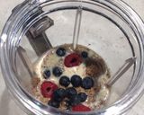 A picture of step 1 of Vegan Berry Smoothie.