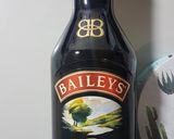 BAILEYS貝禮詩香甜酒 + 牛奶的食譜步驟1照片