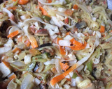 Foto del paso 1 de la receta: Wok de verduras con tallarines de calabacín y surimi 🥢