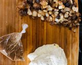 Foto del paso 1 de la receta: Gorditas de puyul y chicharroncitos rellenas de queso Feta! 🍺